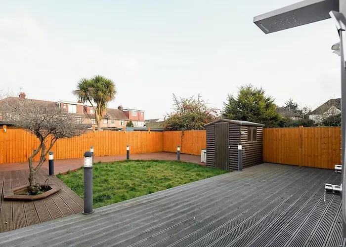 Beautiful 4 Bed Immaculate Condition Refurbished Property