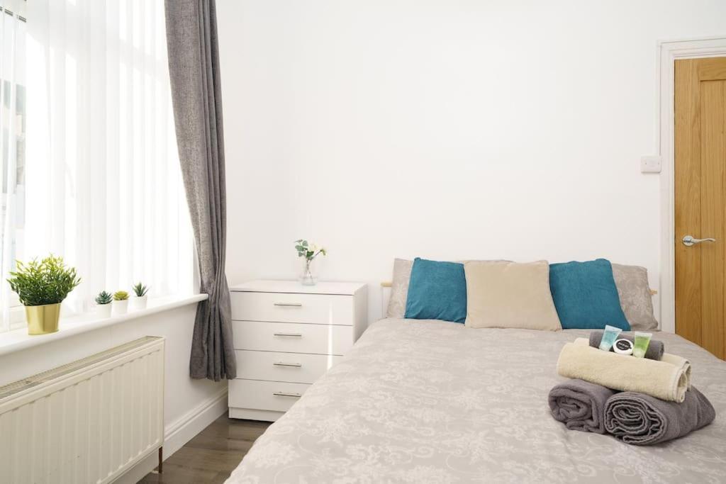 Beautiful 4 Bed Immaculate Condition Refurbished Villa *