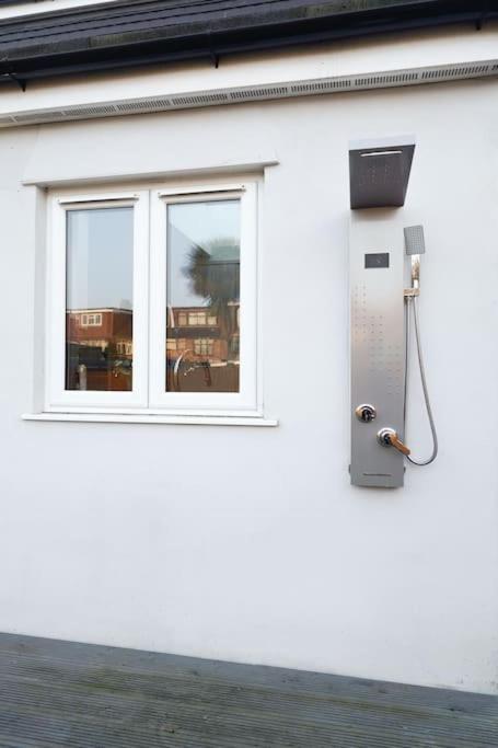 Beautiful 4 Bed Immaculate Condition Refurbished Villa Romford