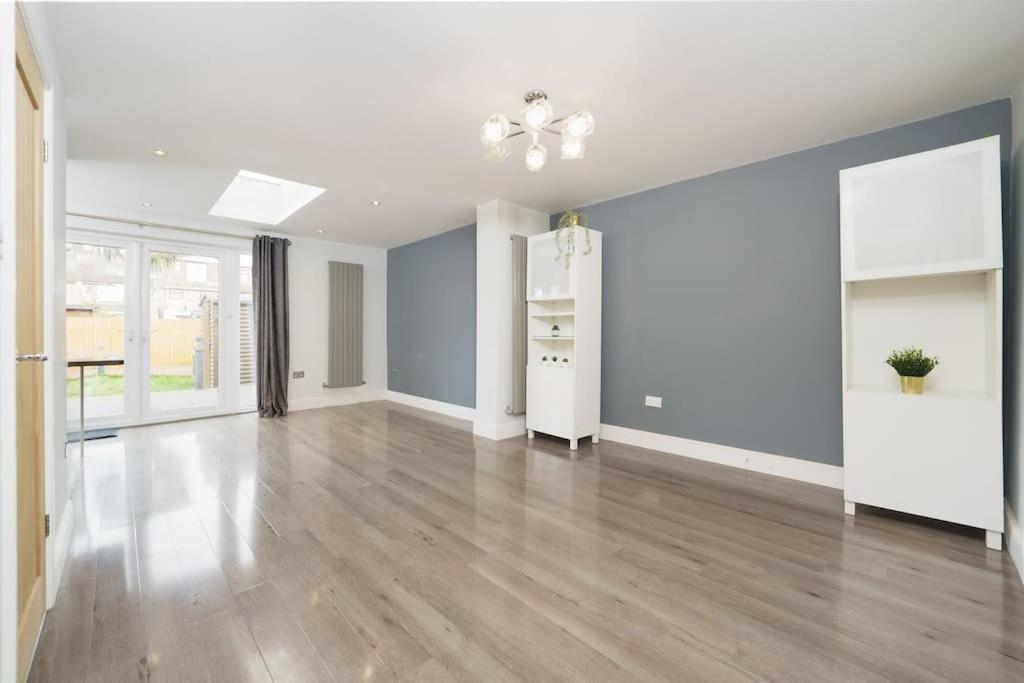 Beautiful 4 Bed Immaculate Condition Refurbished * Romford