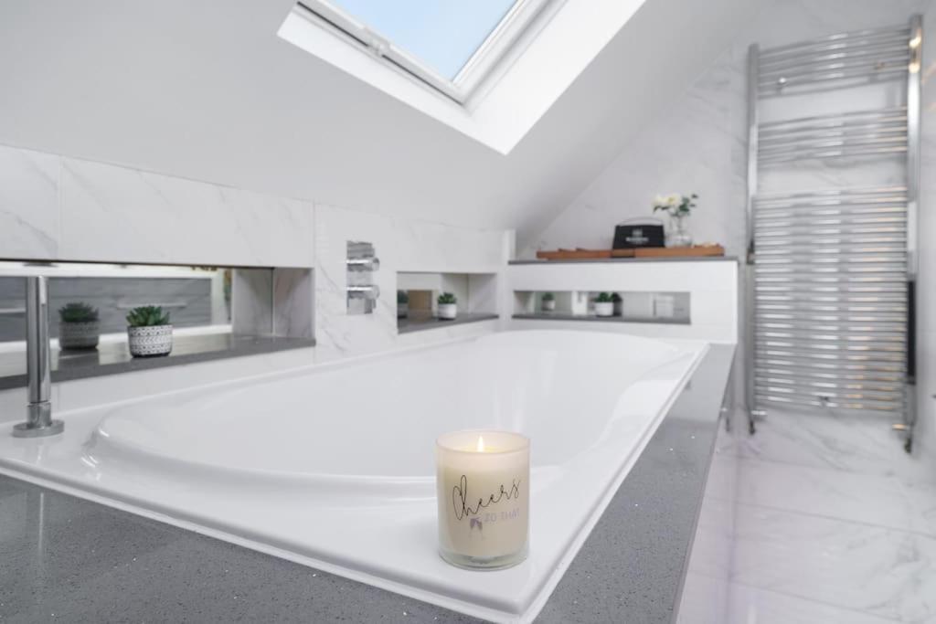Beautiful 4 Bed Immaculate Condition Refurbished Villa *