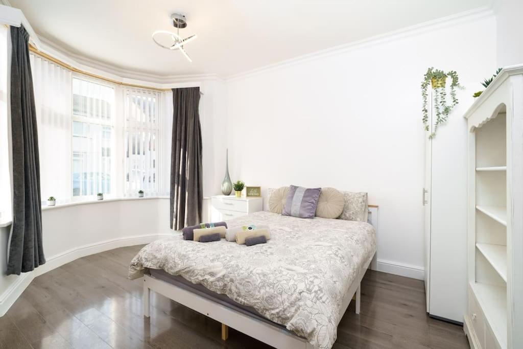 Beautiful 4 Bed Immaculate Condition Refurbished Romford