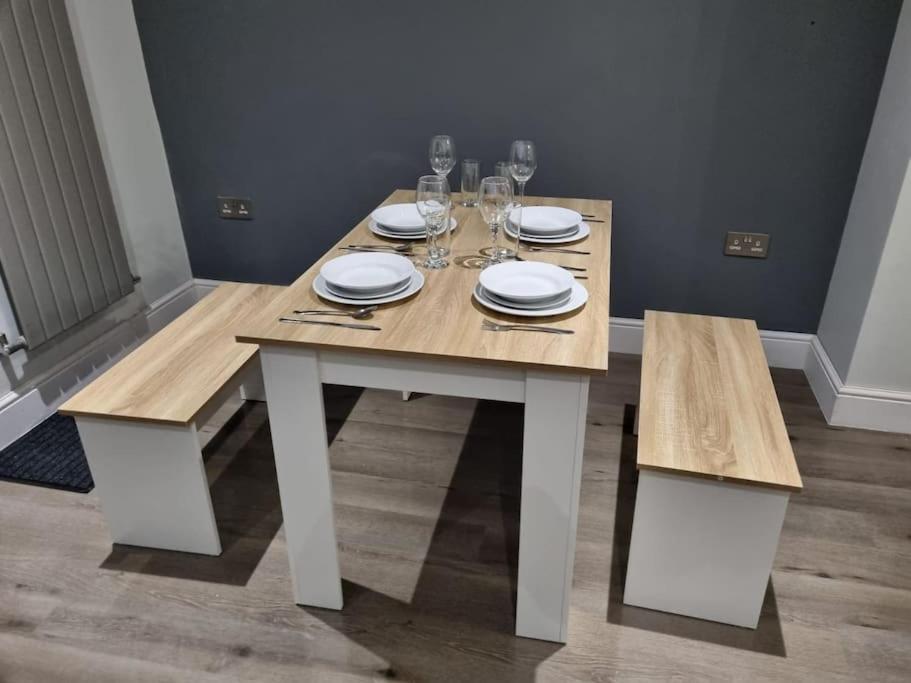 Beautiful 4 Bed Immaculate Condition Refurbished Вилла Ромфорд