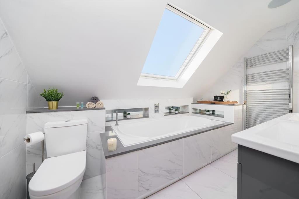 Villa Beautiful 4 Bed Immaculate Condition Refurbished Romford