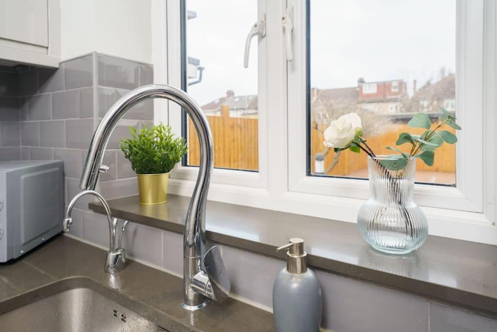 Beautiful 4 Bed Immaculate Condition Refurbished
