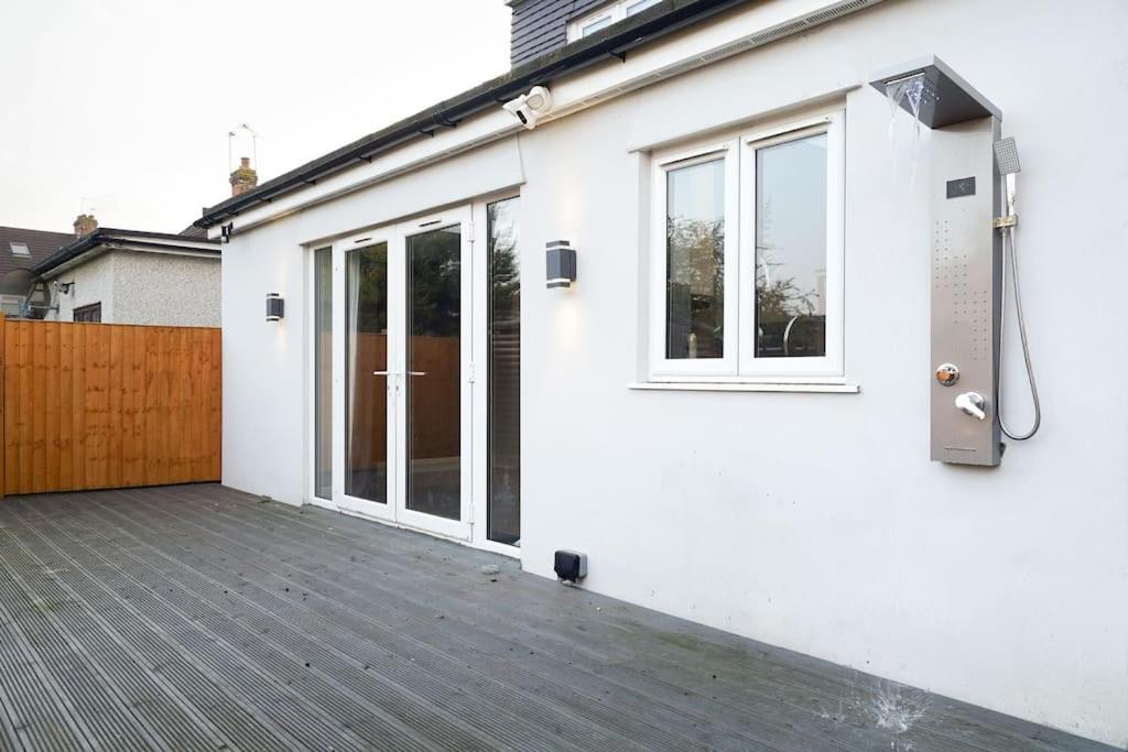 Beautiful 4 Bed Immaculate Condition Refurbished Villa Romford